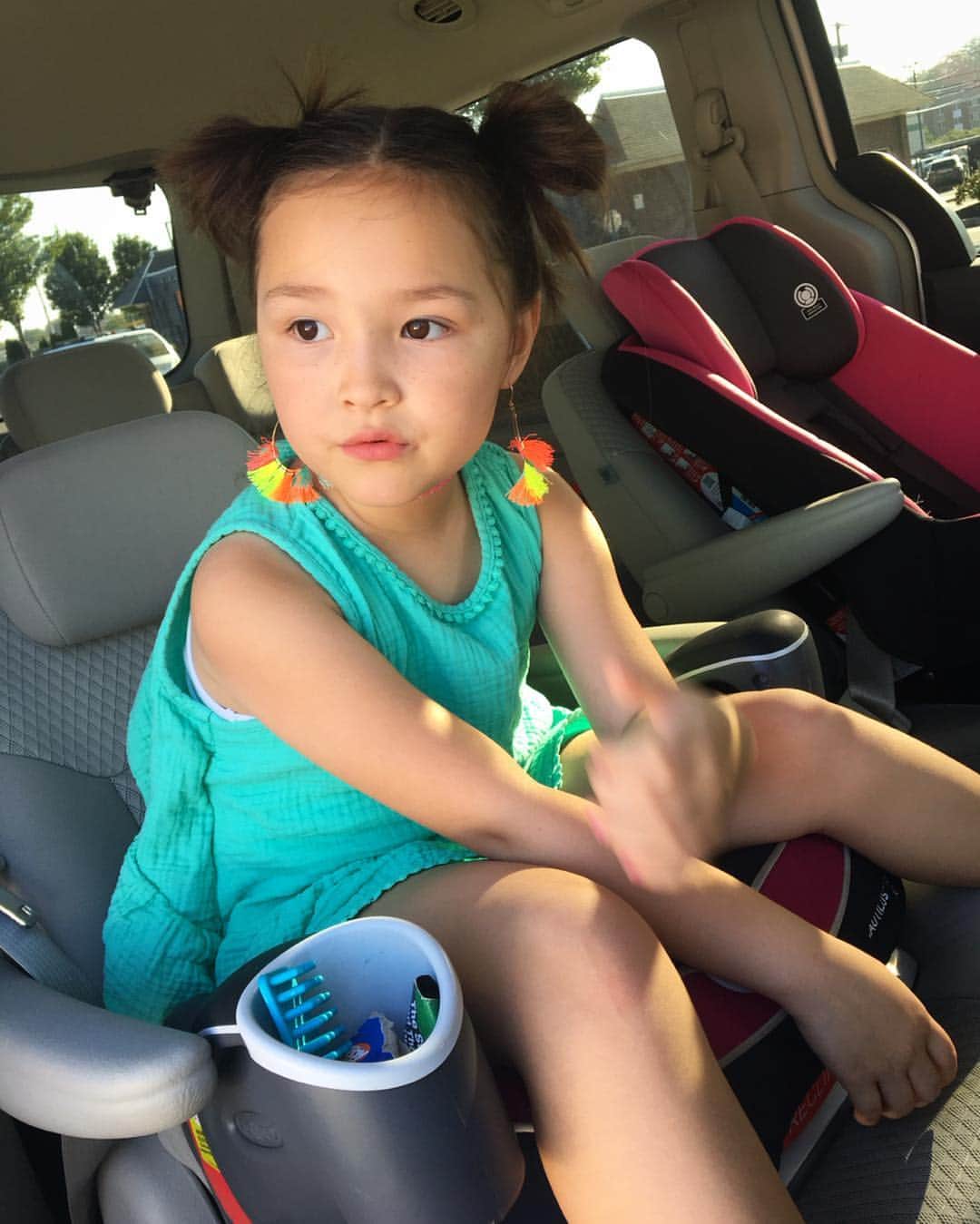 バイリンガル3兄妹のインスタグラム：「9月になったけど… まだまだこちらも暑い日が続いてるよ♡ ・ ・ #夏 #summer  #もうすぐ終わっちゃう #えまち #7歳 #小1 #小1女子 #2ndgrade #2ndgrader #バイリンガル3兄妹」