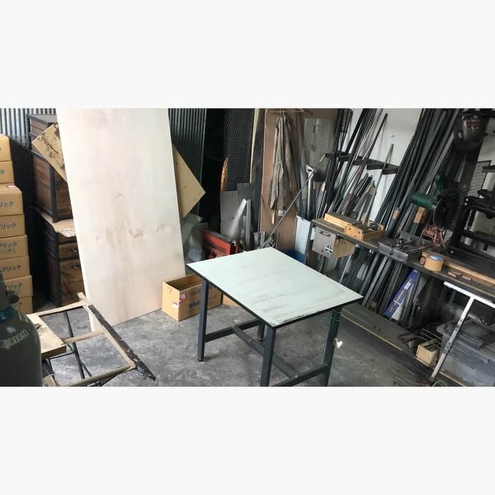 のインスタグラム：「とある都内のイベント用に、これ8枚作ったよ。  #佐田工務店  #sataworks  #gallup  #lizeworks  #diycity  #ブラックアンドデッカー #blackanddecker  #スタンレー  #stanley  #タイムラプス #DIY  #ワークショップ #物作りゴリラ」