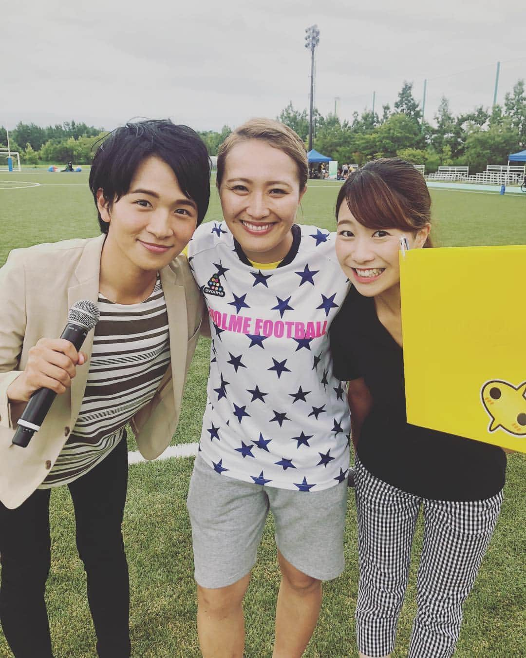 丸山桂里奈さんのインスタグラム写真 - (丸山桂里奈Instagram)「Jヴィレッジイベントの際、福島中央テレビの、左から直川さんと長江さんにお世話になりました💁 とても明るくて爽やかで、元気いっぱいで沢山癒されました🙋🌈ありがとうございます‼️🐼 そして、マリーゼに在籍していた際によくご一緒させていただいた、大野アナウンサーの後輩ということでとても親近感が沸き、もはやもう身内みたいな勢いです笑 そのほか、福島の地元の方々にも沢山声をかけていただき、本当に温かい気持ちになり、そして昔と変わらないなんとも言えない優しさに包まれました💞福島でのイベントや、福島でのお仕事が出来るように頑張りたいと思います🙆🙋🌈また目標ができましたねっ🐼🙏‼️ 明日も頑張ります、明日はさんまさんです🌈🌈🌈🌈🌈🌈🌈 私にとって憧れすぎる憧れなさんまさん。もちろん雲の上以上に突き抜ける存在ですが、私の中では一番大きな存在です😊パックして、寝よう笑💁👅 #Jヴィレッジイベント #福島県楢葉町 #福島中央テレビ #直川さん #長江さん #若いっていいな #フレッシュで太陽見たく #元気をいただきました #もう癒されまくり #またお会いしたいな #福島最高 #大好き #第二の故郷 #いい意味で #インスタバエ」9月3日 23時26分 - karinamaruyama