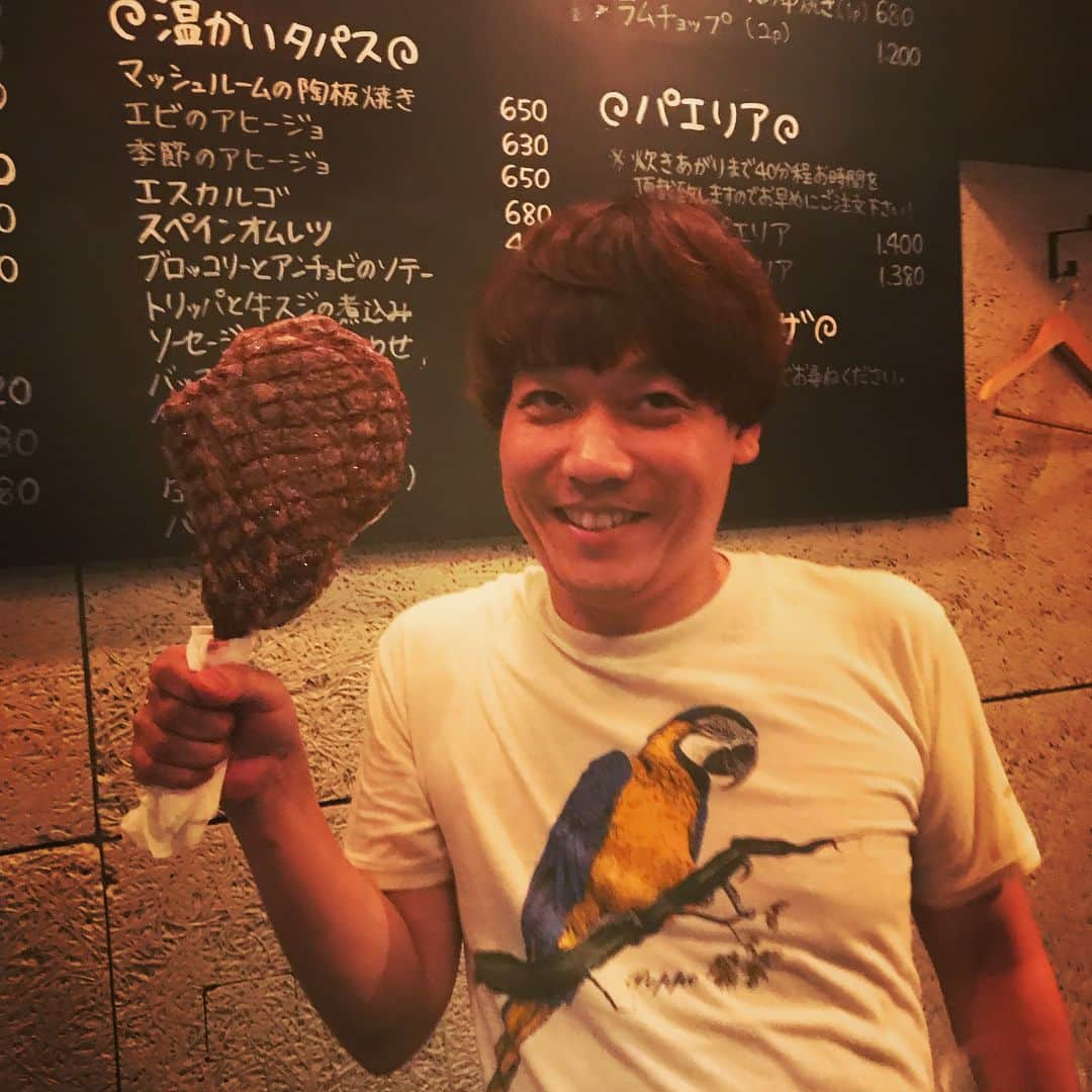 白井鉄也さんのインスタグラム写真 - (白井鉄也Instagram)「トマホークステーキ 1kg  #恵比寿 #18番 #で #店長 #工藤さん #が #作って #くれた #トマホーク肉 #トマホーク #肉 #tomahawk #ステーキ #steak #ビーフ #1kg #me #tbt #love #cute #instlike #instgood」9月4日 16時46分 - shiraichimon