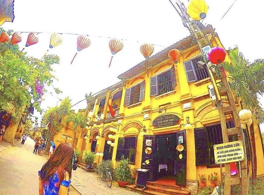 LDL TRAVEL 公式のインスタグラム：「. 📍House An / Vietnam . ホイアンはダナンとは違って 交通量も落ち着いているから 街の空気感もゆっくりのんびり〜✨ カラフルな建物が可愛い💛 . photo by ✈︎ @riri.r0115 . #ホイアン #ベトナム #ベトナム女子旅」