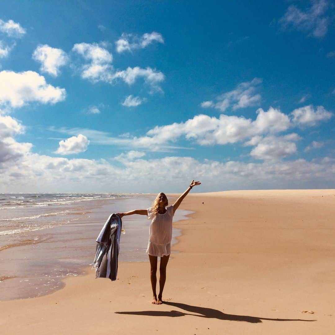 ケリー・ローバッハのインスタグラム：「See ya summer! ☀️🌈☁️🍉 it’s been a good one 😍😊😎」