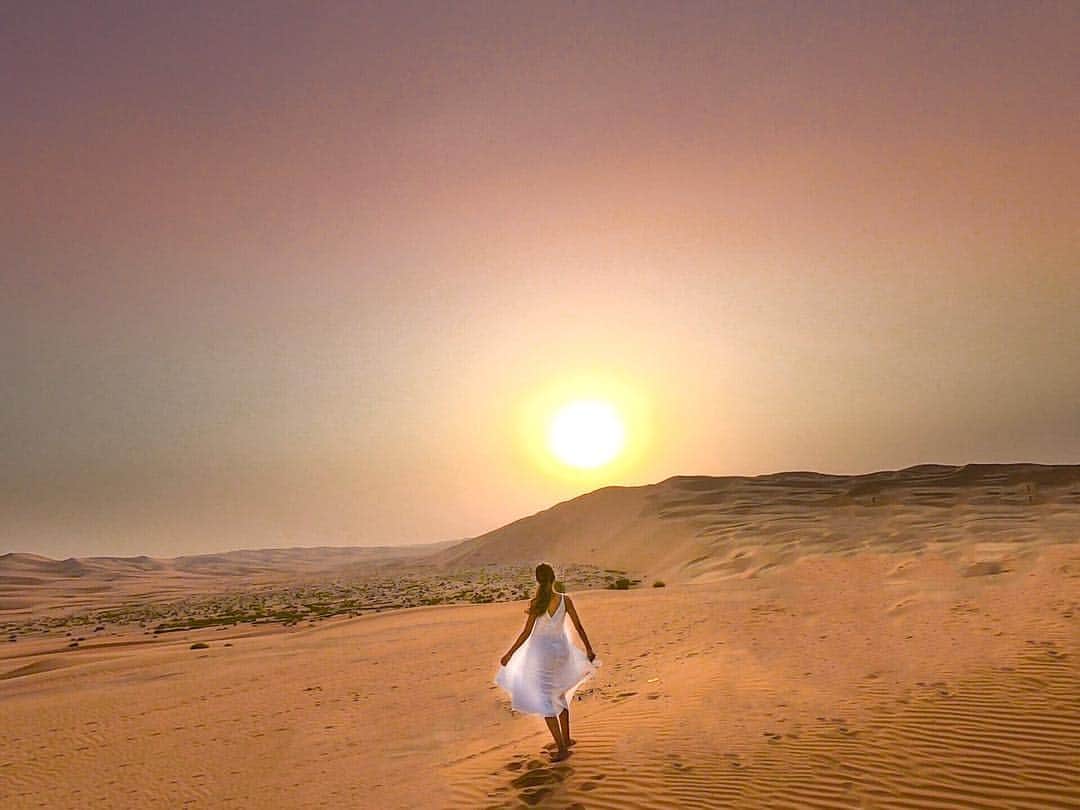 福井仁美さんのインスタグラム写真 - (福井仁美Instagram)「明日はDUBAI NIGHT!! 大好きなドバイをたくさんたくさんトークショーで語ります♡来てくれるみなさま楽しみにしててねー！ ・ #ドバイ #砂漠 #dubai #UAE」9月5日 1時06分 - hitton28