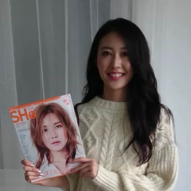 SHeのインスタグラム：「SHe 10月末発売号  SHe Vol.5 SHe Web magazine #道端アンジェリカ #横田ひかる #松本愛 #梨衣名 #前田希美 #武田静香 #杉枝真結 #藤江れいな #平木愛美 #越川由貴 #佐藤朱(AKB48team8) #行天ゆりな(AKB48team8)」