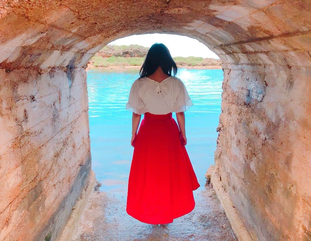 上田操さんのインスタグラム写真 - (上田操Instagram)「お気に入り。  #guam #nature  #グアム #水#赤#青 #water #red #blue #longskirts  #misaoueda#uedamisao #上田操」9月4日 19時24分 - mso_k_0423