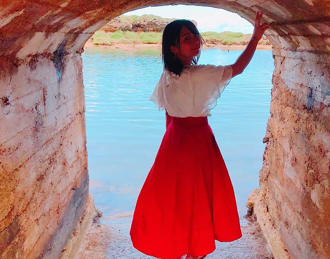 上田操さんのインスタグラム写真 - (上田操Instagram)「お気に入り。  #guam #nature  #グアム #水#赤#青 #water #red #blue #longskirts  #misaoueda#uedamisao #上田操」9月4日 19時24分 - mso_k_0423