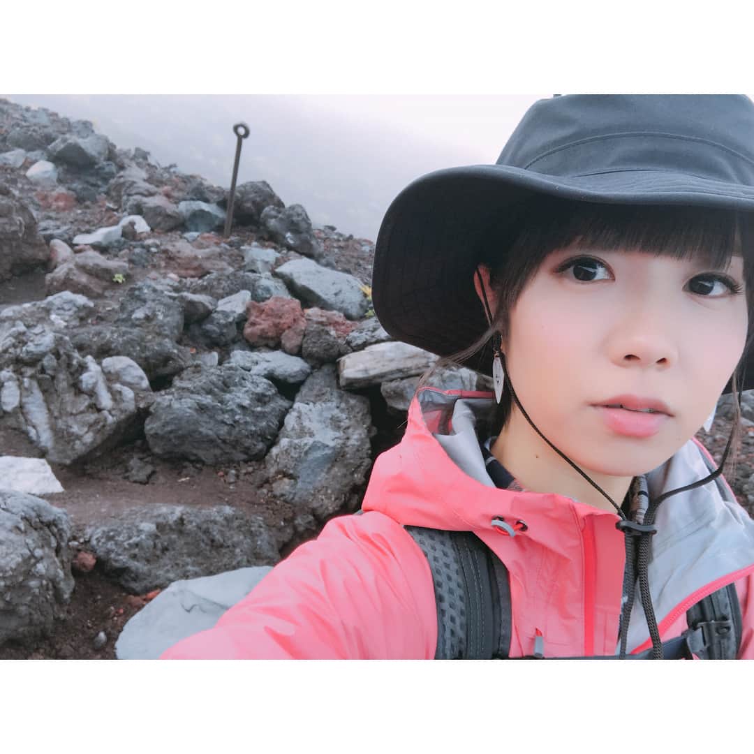 レナさんのインスタグラム写真 - (レナInstagram)「#富士登山 #🗻 #山ガール ✌︎ もっともっと山が好きになりました♡ ありがとう、#富士山」9月4日 19時53分 - vb_rena913