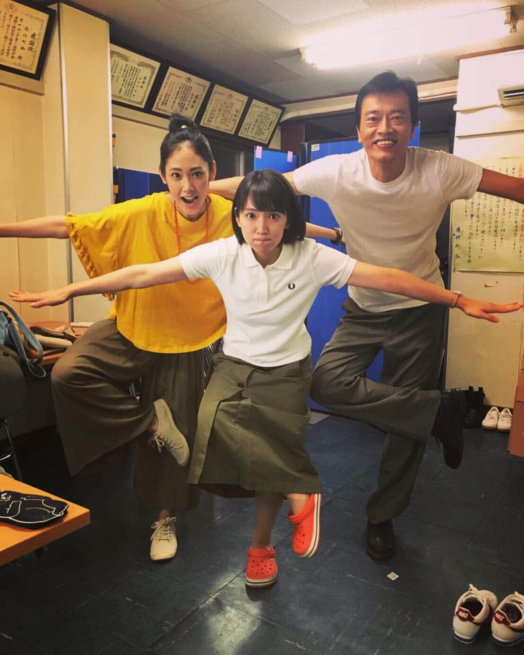 吉岡里帆さんのインスタグラム写真 - (吉岡里帆Instagram)「"健康で文化的な最低限度の生活" 今夜21時から！  新メンバー阿部純子ちゃん。 ずっと会いたくて…嬉しい嬉しい。 共に最後まで走ります！  @kenkatsu_ktv」9月4日 19時58分 - riho_yoshioka