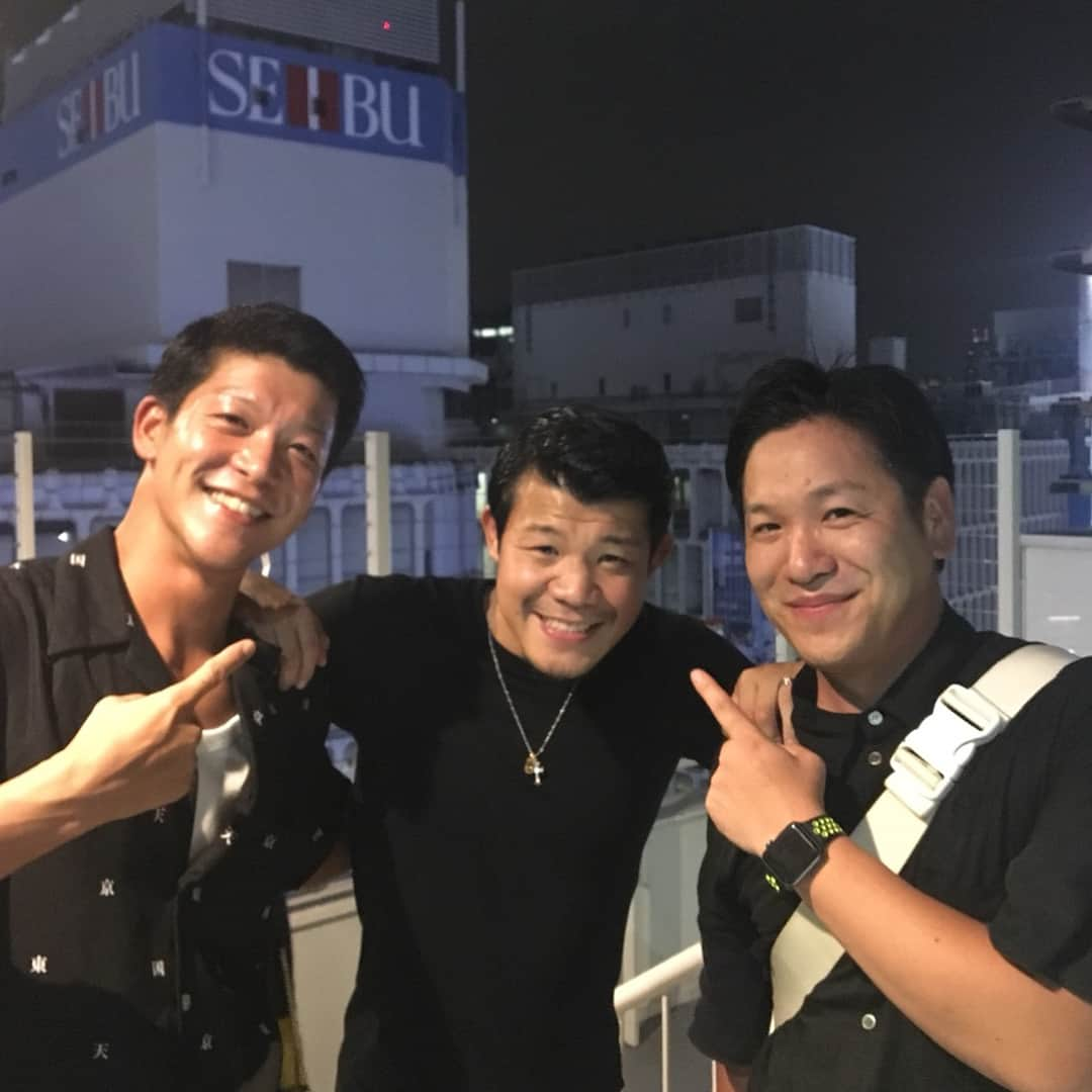 川島章良さんのインスタグラム写真 - (川島章良Instagram)「. . . #駿河太郎 さんに#亀田興毅 さんと俺似てるから三人並んで写真撮ろうと言ってもらいとりました。 #三兄弟 #新三兄弟 #駿河太郎さんが長男 #亀田興毅さんが次男 #川島章良が三男坊 だんだん顔がやわらかくなってるなぁーと言われました。 ありがとうござます。」9月4日 20時19分 - hannyakawashima