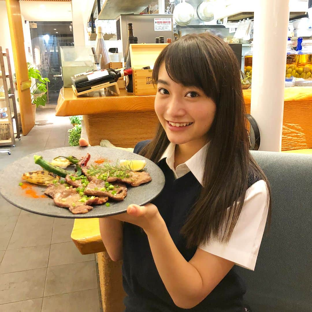 福田愛依さんのインスタグラム写真 - (福田愛依Instagram)「大好物のお肉と生ハムサラダ！！ お母さんいつもありがとう😊 #めいもぐ」9月4日 20時52分 - meii_cheer