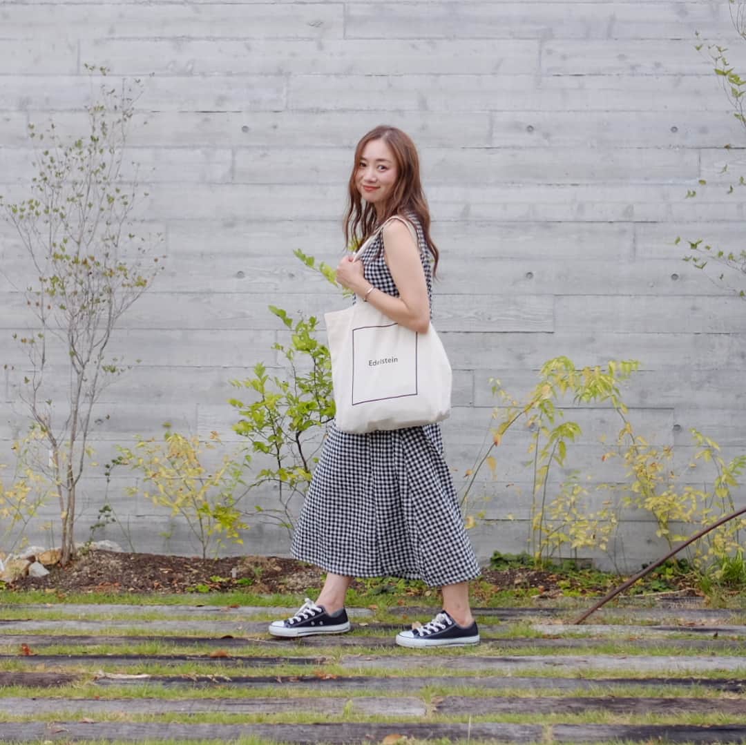 Keikooooooのインスタグラム：「いつかの服。載せ忘れ。 この服はこの夏めっちゃ着ました。 👗 #isook @isook_official 👜 #ariesmirage @ariesmirage 👟 #converse @converse」
