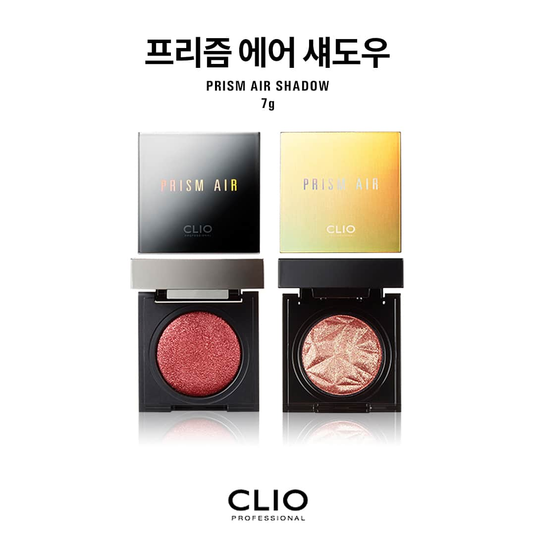 클리오 CLIO officialさんのインスタグラム写真 - (클리오 CLIO officialInstagram)「🍂🍁 가을에도 #자체발광  #클리오 #프리즘에어섀도우스파클링 을 활용한 #영롱광채 #가을 #MOTD -  1️⃣ 프리즘 에어 섀도우 스파클링  #16코랄 을 눈에 바른 다음,  #프리즘에어블러셔 #001뮤티드핑크 &  #프리즘에어하이라이터 #001골드쉬어 를 볼 중앙에 바른다. #매드매트틴트 #12모브오버 를 발라 마무리 💋  2️⃣ 프리즘 에어 섀도우 스파클링  #20레드버드 를 바른 다음,  프리즘 에어 블러셔 #003시티코랄 을 사선으로 바른다. 매드 매트 틴트 #09칠리브릭 을 입술에 바른다. -  #영롱발색 #영롱한눈빛 #영롱코랄 #가을메이크업 #clio #prismair #クリオ #プリズムエアシャドウ」9月5日 16時27分 - clio_official