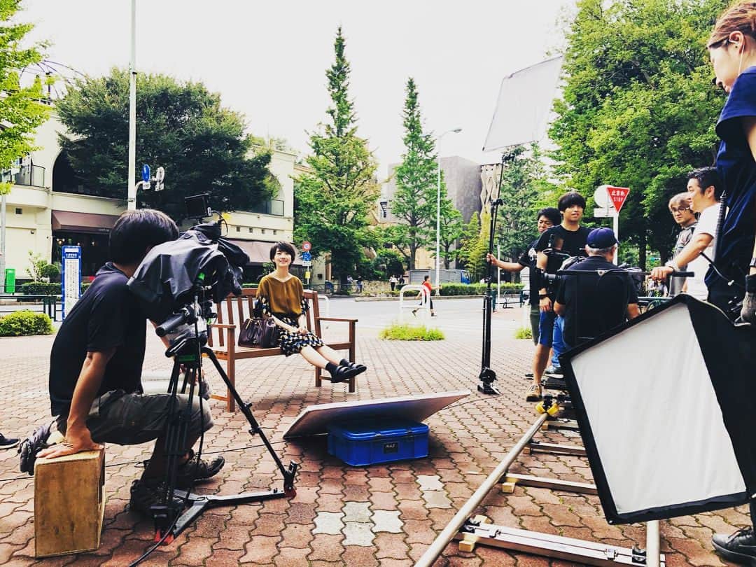 波瑠さんのインスタグラム写真 - (波瑠Instagram)「ロケにて。 かっこいい職人の皆様と！  #サバイバルウェディング」9月5日 16時40分 - 06_haru_17