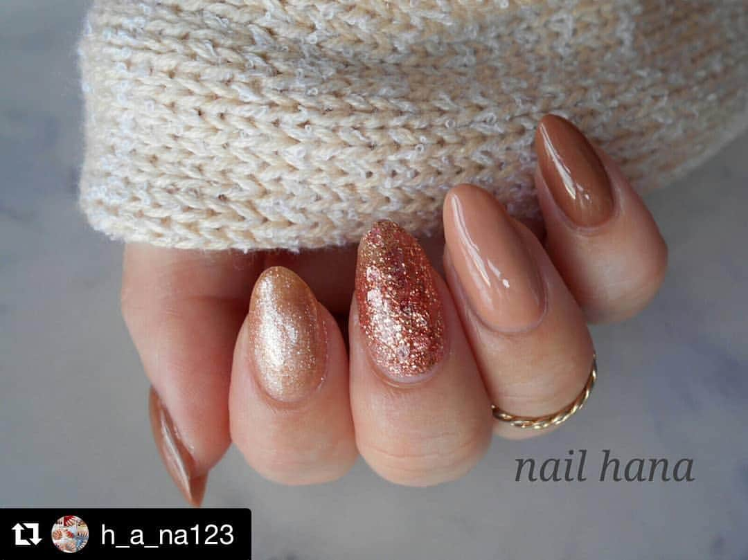 【PLANET NAIL（プラネット ネイル）】公式さんのインスタグラム写真 - (【PLANET NAIL（プラネット ネイル）】公式Instagram)「@h_a_na123 さん PLANET NAIL Criuse Line PLC9 #星屑シャングリラ を使用したネイルアレンジのご紹介ありがとうございます💅 ・ #Repost @h_a_na123 with @get_repost ・・・ Coffee✖Nail♥ . 100均で手に入る🙌 SALON NAIL  ブラウン系ポリッシュ coffeeネイルにしました☕♡ . 普段おウチ🏠ではコーヒー 飲まないんだけど 外ではブラックを飲みます .  中指には PLANET NAIL  星屑シャングリラ . . 💜💛💚💙❤💎 🙋ブログしてます♡ ✅@h_a_na123 . . ♡♡♡♡♡♡♡ #セルフネイル #ポリッシュ #ポリッシュネイル #ネイル #マニキュア #マニキュアネイル #プチプラ #プチプラポリッシュ #キャンドゥ #ダイソー #セルフネイル部 #ロカリネイル #ロカリ #秋ネイル #네일 #매니큐어 #셀프네일 #指甲油 #美甲 #nails #PLANETNAIL #プラネットネイル」9月5日 16時44分 - planet.jp