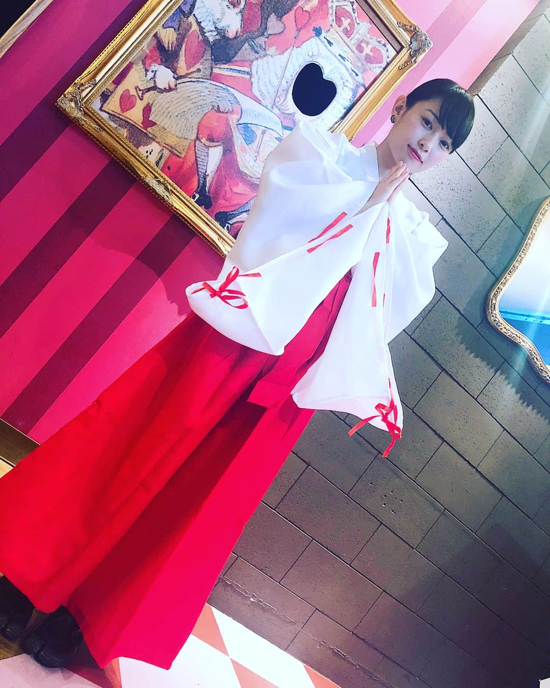 滝口ひかりさんのインスタグラム写真 - (滝口ひかりInstagram)「パキッとしてる衣装が好きです スーツとか、浴衣とか  #滝口ひかり #takiguchihikari #wyenra #ゑんら」9月5日 17時05分 - takiguchi_hikari