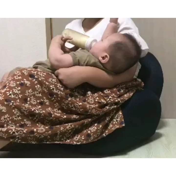 tegopoのインスタグラム：「スワンに座ってみた ﻿﻿ （熊本県のココアさん / 20代)﻿﻿ ﻿  #スワンに座ってみた #座椅子 #チェア #椅子 #一人暮らし #腰痛 #腰痛改善 #腰 #和 #日本 #家具 #インテリア #おもしろ動画 #一人暮らし部屋 #マンション #マンションインテリア #followme #新生活 #一軒家 #動画 #日常 #デザイナーズ #デザイナーズチェア #感想 #商品 #商品紹介 #骨盤﻿」