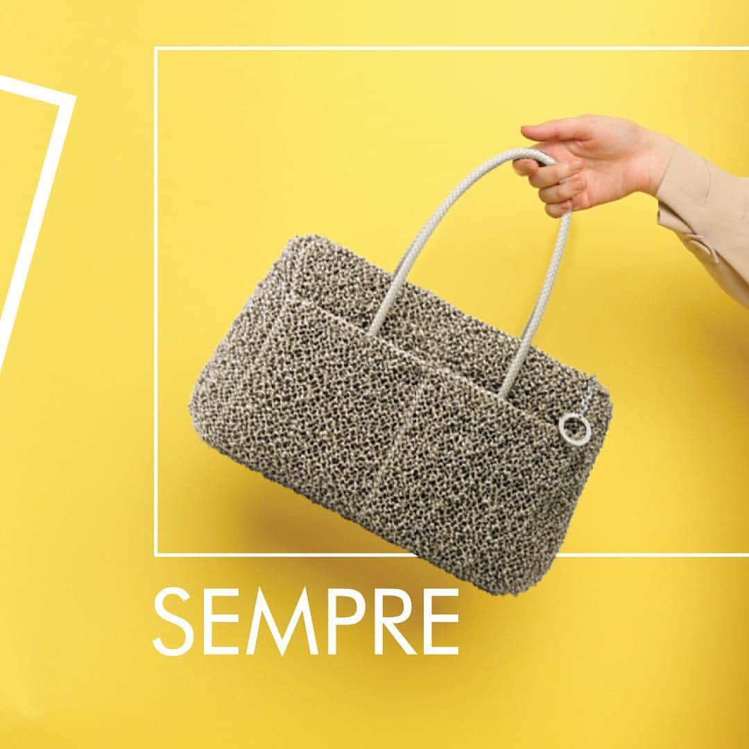 のインスタグラム：「SEMPRE & SEMPRE II Collections emphasize on the essence of practicality in the Fall/Winter 2018-19 Wirebag Collection. These refined styles are ideal to stow away your favorite daily essentials. Proportion was an overarching theme of the Fall/Winter 2018-2019 bag trends, with adding two outside insert pockets, two new shapes of the Collections are functional yet elegant!  Special thanks to: Photographer: @sangsanghun Models: @paola_kumanaku Makeup: @sarabusan Creative Direction & Production: @sarawakapedia @motel409  #sempre #sempreii#officebag #weekendbag #workbag #itbag #dailybag #fallwinter2018 #wirebag #anteprimawirebag #anteprima #fashion #style #baglover #bagholic #instafashion #instabags #アンテプリマ #ワイヤーバッグ #가방 #ミラコレ #ミラノ #ミラノコレクション2018 #패션 #스타일 #여자가방」