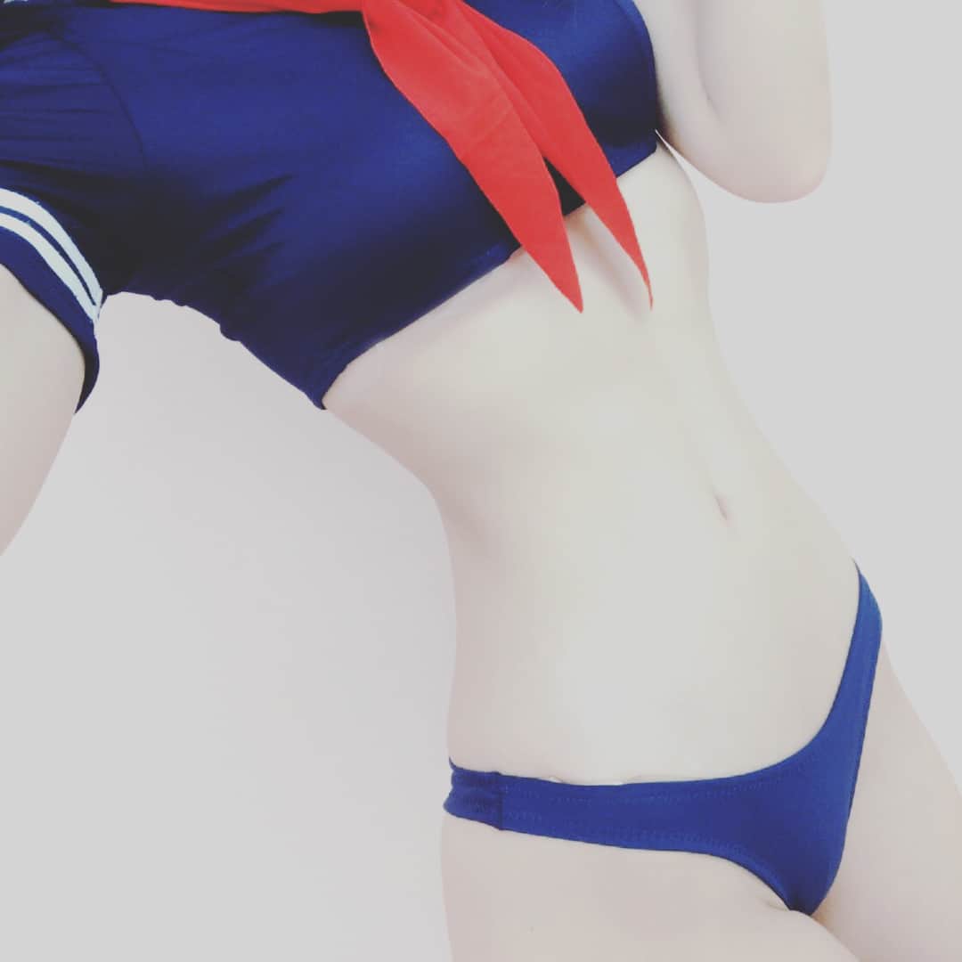 川崎あや　ハイレグ水着 