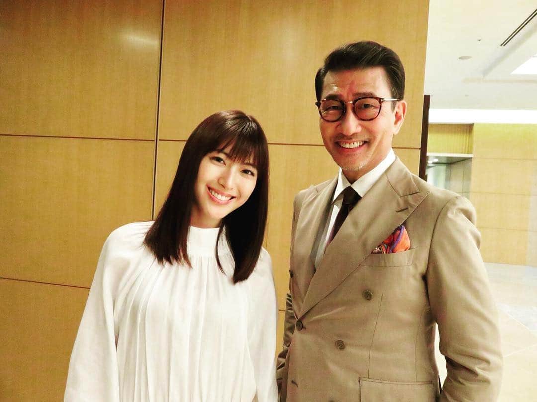 瀧本美織のインスタグラム：「#ミキプルーン#新#cm#発表会#中井貴一 さん #ホワイトワンピ」