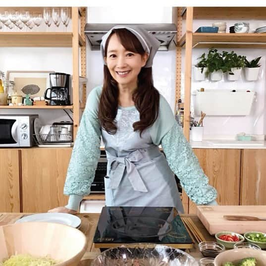 アグネス・チャンさんのインスタグラム写真 - (アグネス・チャンInstagram)「My new TV show ‘Agnes’ Happy Lunchbox’ went on air tonight. I had to watch it on my phone because I was still working at the theater where ‘Hong Kong Forum’ held a big symposium about land usage in Hong Kong and I was the moderator. If you are interested in the program, you can catch it on line. Go look for Viu TV 美齡幸福便當.」9月6日 3時29分 - agneschan1