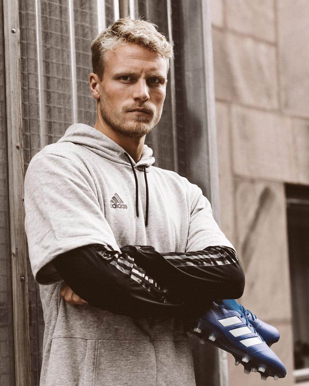 オスカル・ヒリェマルクのインスタグラム：「Team mode on...🇸🇪💯#nemeziz#heretocreate」