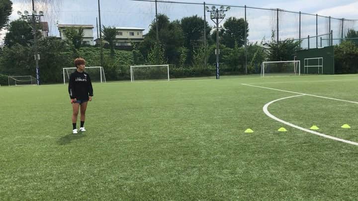 山本摩也のインスタグラム：「. Cuando te ponen las botas después de sin ponerlas 6 meces, te dan mucha alegría y celebras así 👆⚽️ 怪我した日から半年以上ぶりにスパイクを履いての練習は最高でした！」