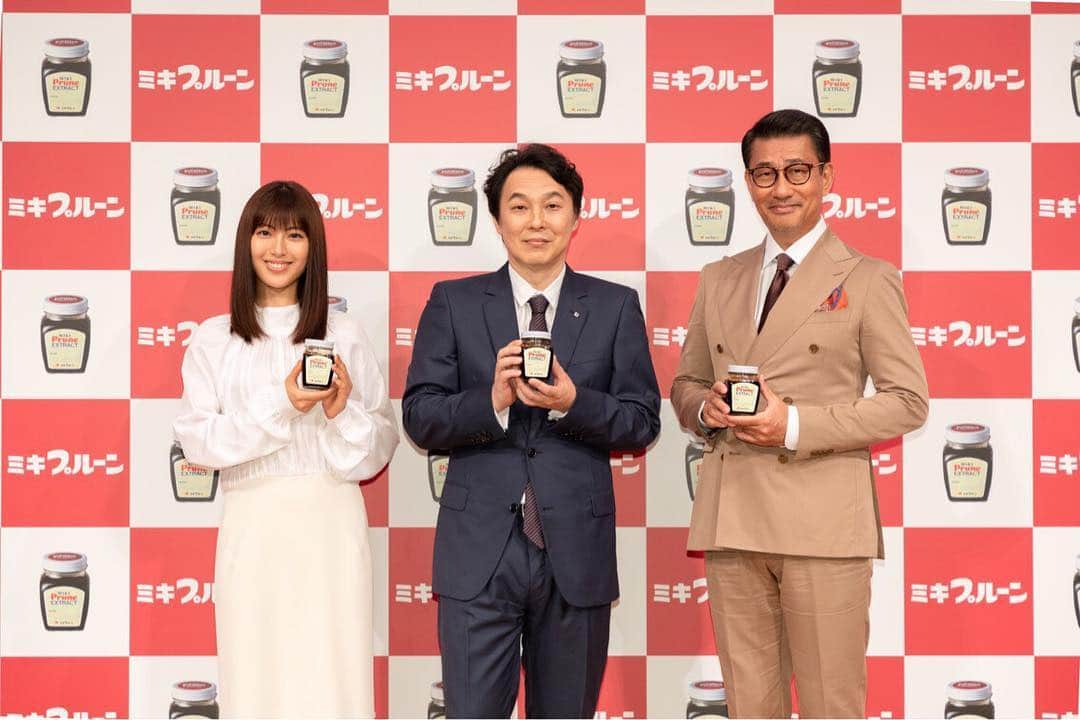 瀧本美織のインスタグラム：「#ミキプルーン#新#cm#発表会#社長#中井貴一 さん #変わらない ことの大切さ✨」