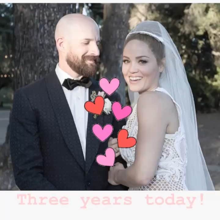 エリカ・クリステンセンのインスタグラム：「How much has happened in these three years. How much I look forward to the next and the next and the next. #marriageisawesome」