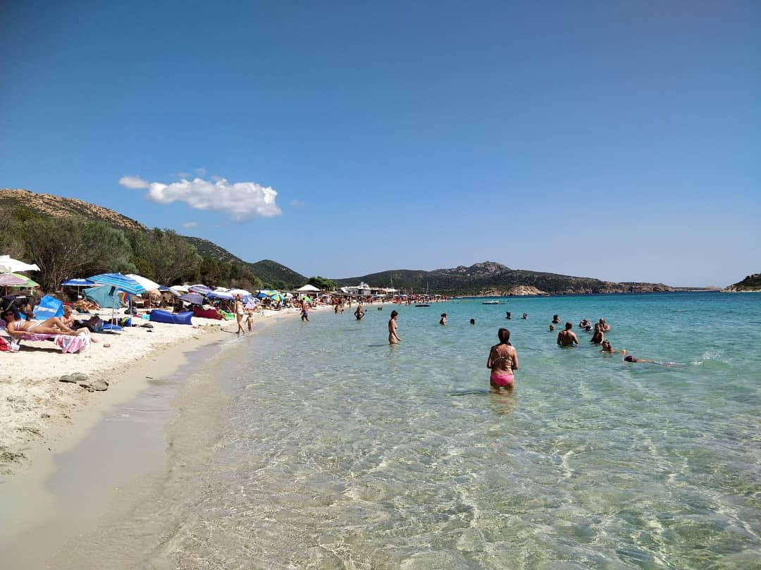 りつさんのインスタグラム写真 - (りつInstagram)「イタリア行ってきたよ報告です。🇮🇹全然イタリア感無い🙄ただはしゃいでる私🙄  #italy #sardegna #cagliari #beach」9月6日 11時30分 - ritsu_cosplay