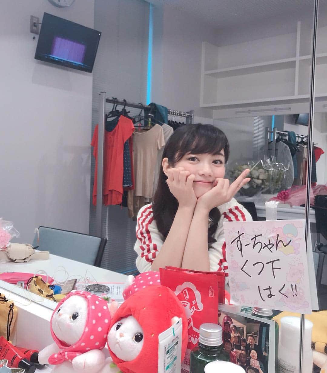 森田涼花のインスタグラム：「福岡久留米公演終えました。﻿ 当日券で駆け付けて下さった方々が多かったみたい。 とても嬉しかったです、ありがとうございました。﻿ 松岡さん曰く「世界一美味しい中華」をみんなで食べて帰りたいと思います。﻿ 次は大阪やっ！」