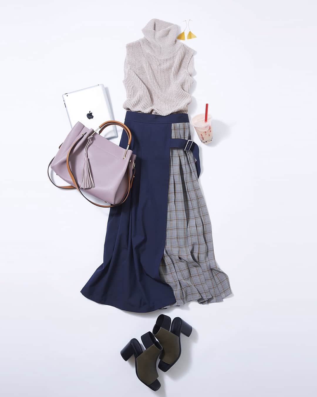 ルミネ公式のインスタグラム：「重ための下半身が秋らしいグッドバランス #ニット ¥5,800+TAX #スカート ¥13,000+TAX #ピアス ¥2,500+TAX #バッグ ¥5,500+TAX #ブーツサンダル ¥11,800+TAX ・ [ #LUMINEMAGAZINE ] #lumine #ルミネ #ルミネ大宮 #ミラオーウェン #ビームス #ローズバッド #アーバンリサーチ #ootd #outfit #fashion #coordinate #コーディネート #ファッション #デイリーコーデ #コーデ #フォロー #田沼智美 http://magazine.lumine.ne.jp/?p=77649 ※商品の価格や取り扱い状況は撮影時点のもので、変更になることがあります。」