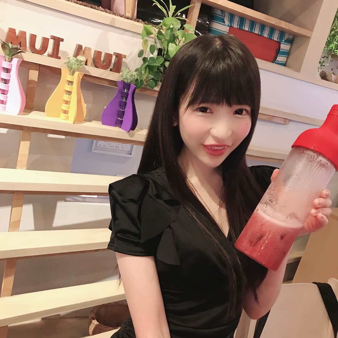 もえのあずきさんのインスタグラム写真 - (もえのあずきInstagram)「新大久保のかわいいカフェ❤️ 生りんごスムージー美味しすぎ😍💓 #cafemuimui#新大久保カフェ#りんごスムージー」9月6日 18時30分 - moeazukitty