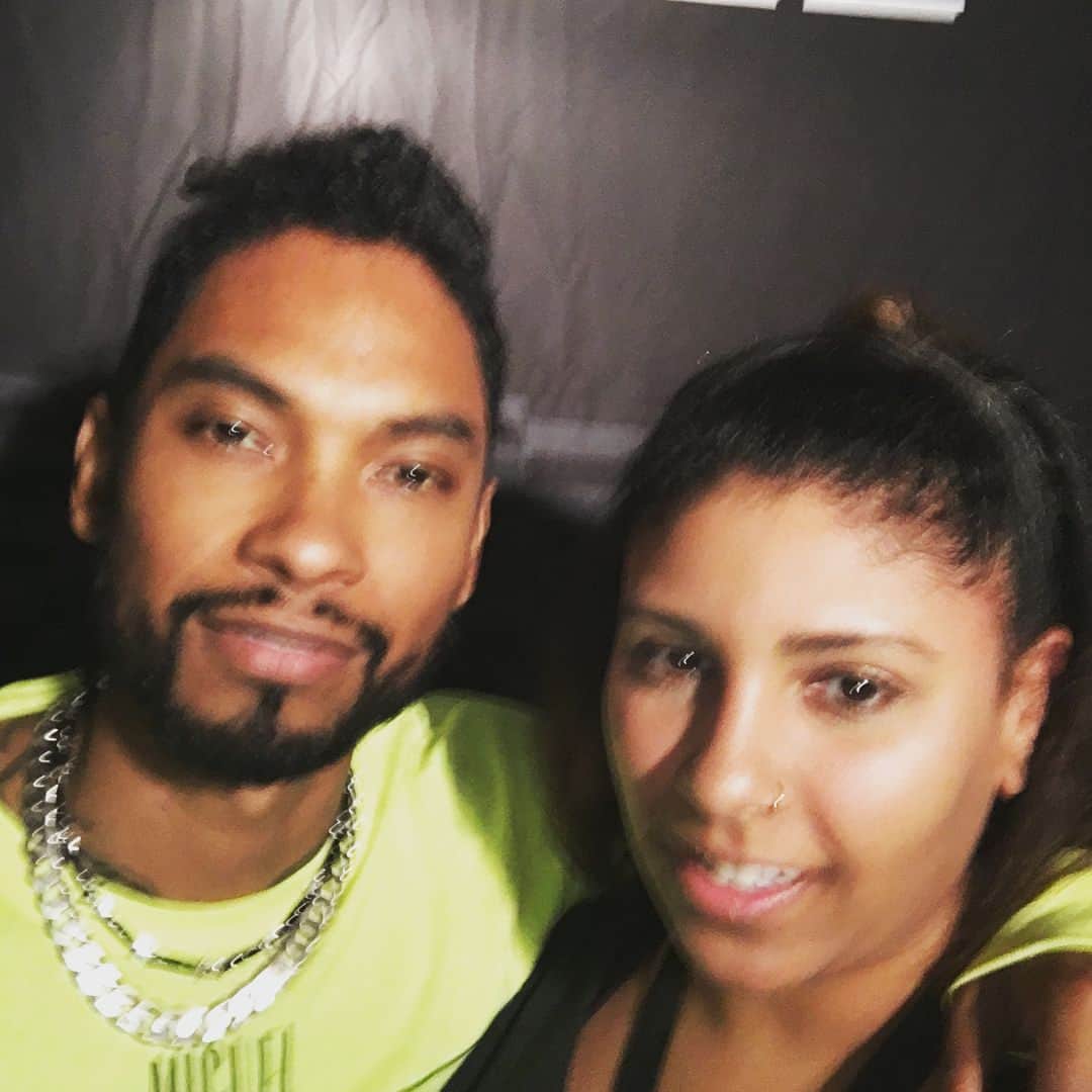 ミゲルのインスタグラム：「Thank you @Miguel for such a wonderful evening. 🙏🏽🙏🏽 I have been on a mission as an unofficial ambassador to bring all my friends to your shows and this summer was a true accomplishment. Not only did I bring a bunch of friends, but I also made a bunch of friends at your concerts. It’s seemingly easier, knowing that we are all there for the same reason, to ride that wave, take a moment to be present and enjoy ourselves and you. Rider forever and a day... #thegirlinthewildhearttee #wildheart #miguel #miguelunlimited」