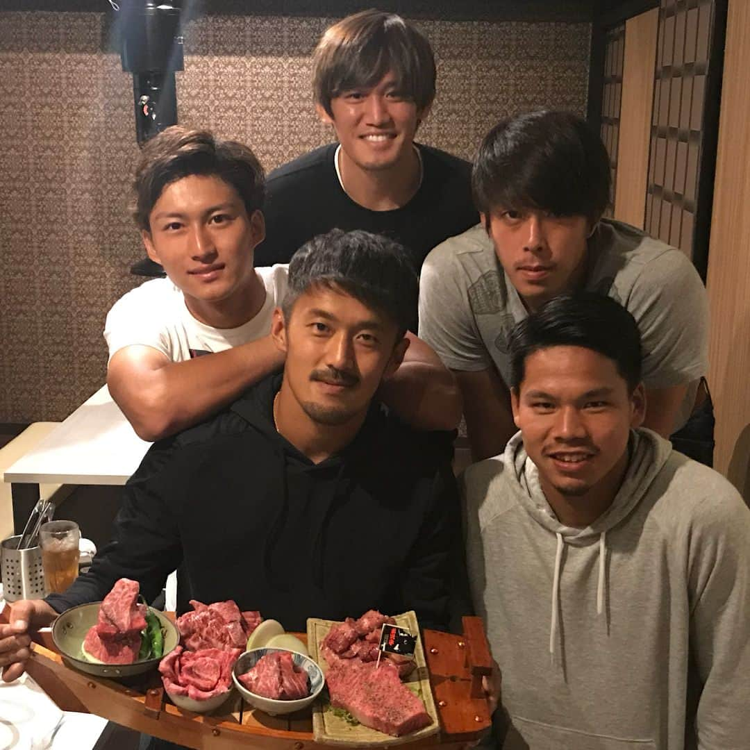 阪野豊史さんのインスタグラム写真 - (阪野豊史Instagram)「和牛屋会。 今回も美味しい米沢牛たくさん頂きました。  スタミナつけて、残りのシーズン頑張ぞ。  #和牛屋 #高畠 #米沢牛 #阪野会 #モンテ #摂津颯登  #三鬼海 #阪野豊史 #櫛引政敏  #イバ」9月21日 19時35分 - sakanotoyofumi_official