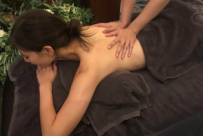 宮河マヤさんのインスタグラム写真 - (宮河マヤInstagram)「#olivespa day! 心も身体も癒されるこの時間、幸せすぎた。  オリーブスパのマッサージで日々のトレーニングで疲労も溜まっているであろう身体を全身ケア。リンパの流れを良くすることで老廃物の排出もスムーズになり、全身すっきりした感じ。リアル映えビューティーを実感できた！ リラックスした後は #プリマ の下地&パウダーファンデでお直し。透明感のある仕上がりにしてくれるから綺麗になった肌にぴったり。最高です！ 今回の詳しい体験レポートは、 @primavista_official_jp  のプロフィールページURLからチェックしてみてね😆💫 #リアル映えビューティー #プリマヴィスタ #Primavista #リアル映えファンデ #10th_Primavista #オリーブスパ　 #オリスパ  #PR」9月21日 20時03分 - maya_m0901