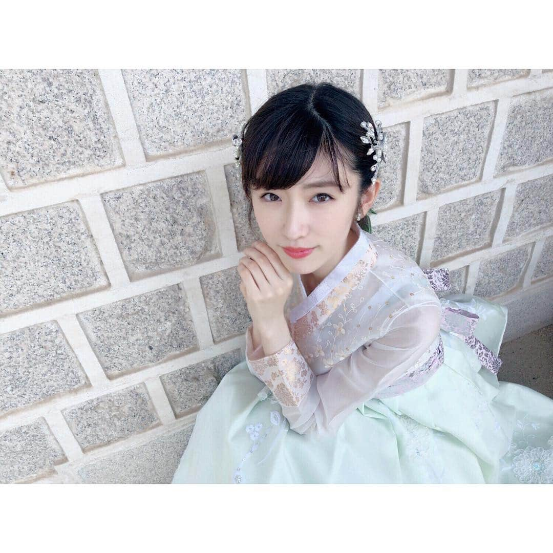 樋口柚子さんのインスタグラム写真 - (樋口柚子Instagram)「・° 夏は大好きな友達と韓国に行きました😊 3枚目、背中で分かる友達の陽気さ。 #韓国旅行  #チマチョゴリ」9月21日 20時13分 - higuchi_yuzu_official