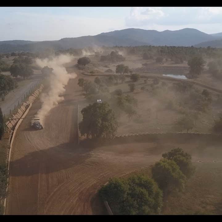 ジェームズ・ロシターのインスタグラム：「Sending it into the weekend!  Credit: Thanks @andre_lotterer @benoittreluyer for the epic day out! @garyfilmhouse for the quick edit.」
