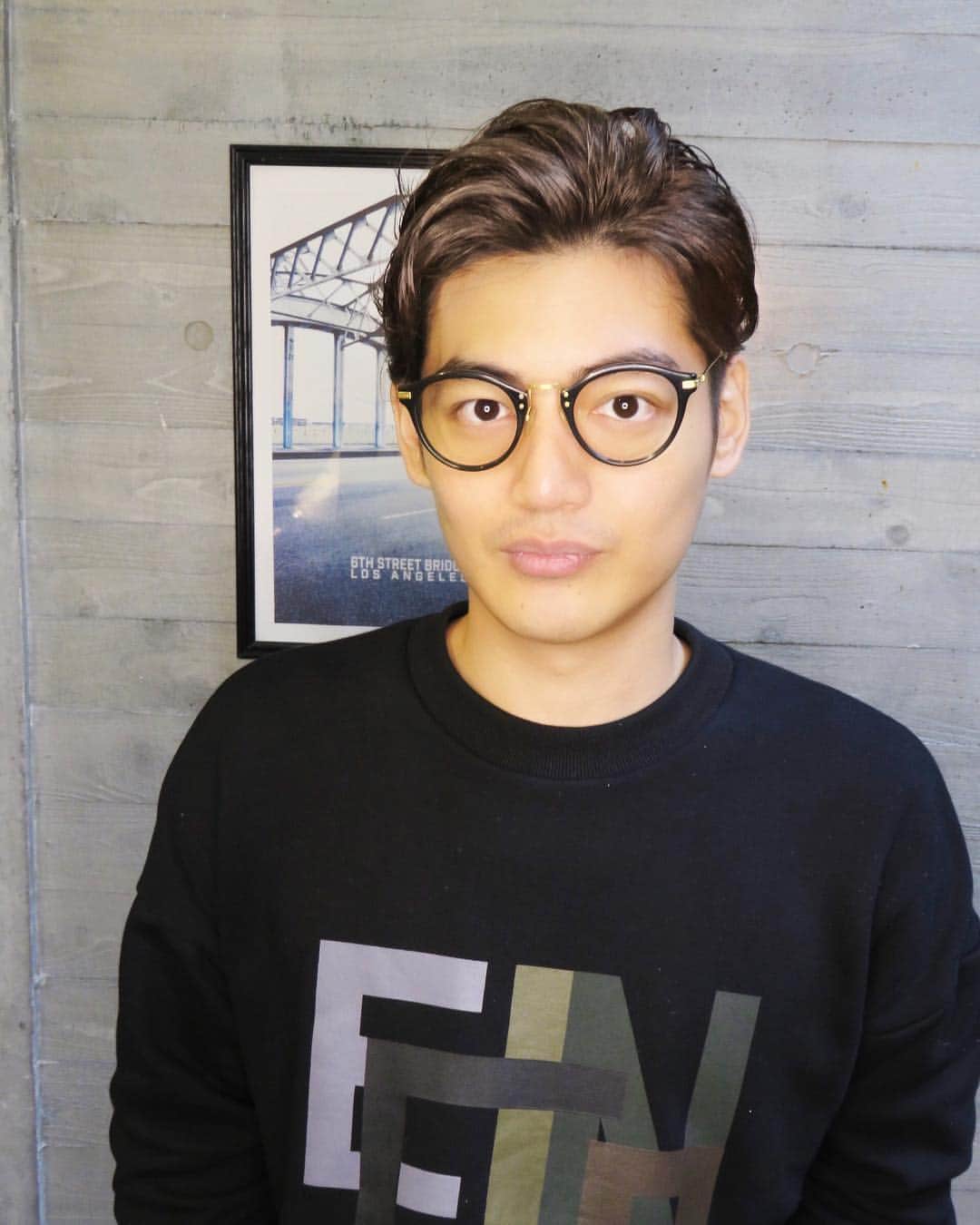 斉藤潤一のインスタグラム：「ギャル男じゃない大人外国人風メンズヘア もこれから載せていきます。  #メンズヘアスタイル #外国人風メンズカラー #外国人風メンズ #メンズヘア #メンズファッション #短髪 #ヘアカラー #美容室 #メンズパーマ #メンズカット #メンズモデル #渋谷美容室 #メンズカット #オシャレさんと繋がりたい」