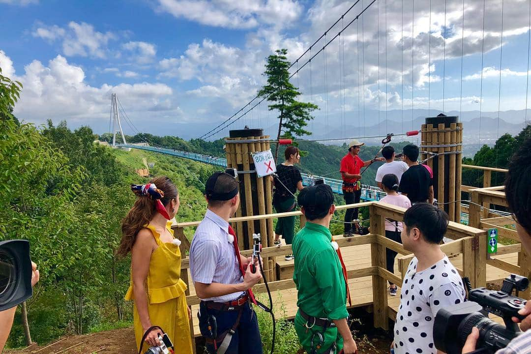 三島スカイウォーク／公式さんのインスタグラム写真 - (三島スカイウォーク／公式Instagram)「テレビ放送のお知らせ📣💚 . 9/21 (金) 25:30〜 テレビ静岡『萎え神様・映え神様』(静岡県内ローカル放送) . 三島スカイウォークのインスタ映えスポットを探しながら、楽しく撮影していただきました♩ . 大人気のロングジップラインやクリフチャレジャーにも挑戦していただきましたよ👏 中にはインスタ萎えの面白写真もあるかもしれません🤣放送が楽しみです💕 . 遅い時間帯になりますので、リアルタイムでご覧いただけない方は録画予約をお願いします😉✨ . #ノンスタイル井上 さん #ヌマンズ さん #YURISU さん 撮影にお越しいただき、ありがとうございました😊 . #三島スカイウォーク #スカイウォーク #三島 #吊り橋 #日本一 #富士山 #駿河湾 #ジップライン #ロングジップスラド #フォレストアドベンチャー #クリフチャレンジャー #絶景 #爽快 #スリル #テレビ #テレビ放映 #お知らせ #撮影 #ロケ #テレビ静岡 #映え神様萎え神様 #インスタ映え #インスタ萎え #フォトスポット #ご覧ください #お楽しみに」9月21日 22時08分 - mishima_skywalk