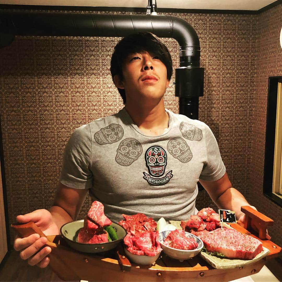 摂津颯登さんのインスタグラム写真 - (摂津颯登Instagram)「和牛屋会。 たくさん美味しいお肉を頂きパワーをもらいました！😊 明日からまた練習頑張ろう。 #山形#米沢#高畠#米沢牛#和牛屋#モンテディオ山形#阪野豊史#三鬼海#射庭康太朗#櫛引政敏#摂津颯登」9月21日 22時32分 - hayato_settsu_official