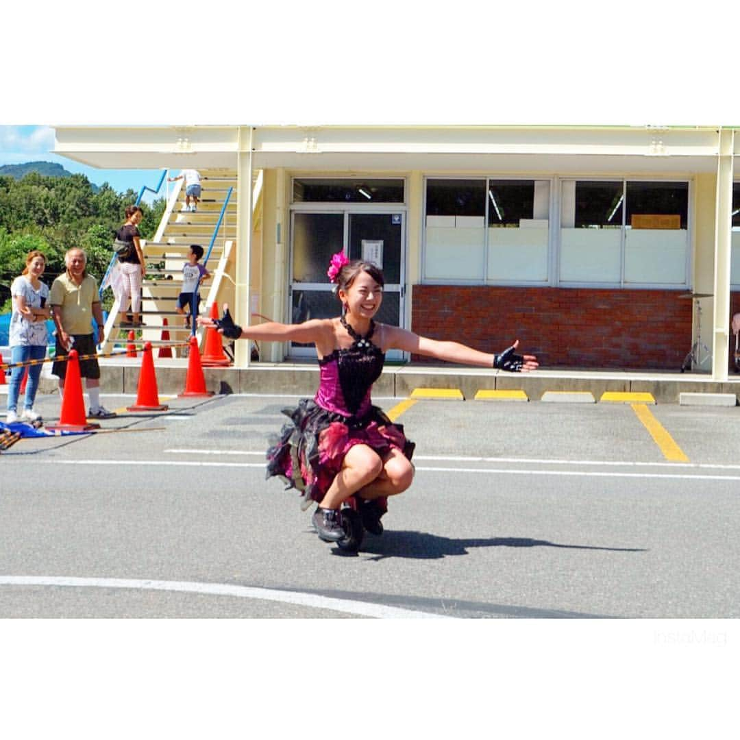 佐藤彩香さんのインスタグラム写真 - (佐藤彩香Instagram)「伊勢自フェスタ2018🚘✨ ・ ・ ・ 今年も呼んで頂き、ショーをやってきました😆！！ ありがとうございます😊💗 衣装もピンクで揃えたよ🤤！ ・ ・ ・ #一輪車 #イベント #伊勢自フェスタ #unicycle  #showtime #uniparadiseisehara  #kakigori #takoyaki #yakitori  #thankyousomuch」9月21日 23時14分 - ayaka_01_sato