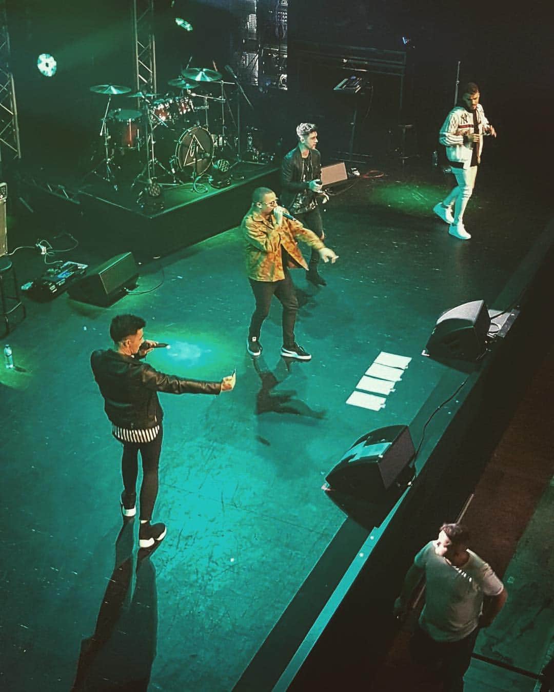 Union Jのインスタグラム：「It’s crazy to think it has nearly been a week since we did our headline show in London..how time flies 🤦‍♂️ Huge thank you to everyone that came ❤️ Here is us performing ‘Dancing’ with our bro @djironik 🎤 you can still listen to Dancing across all streaming platforms ✌️」