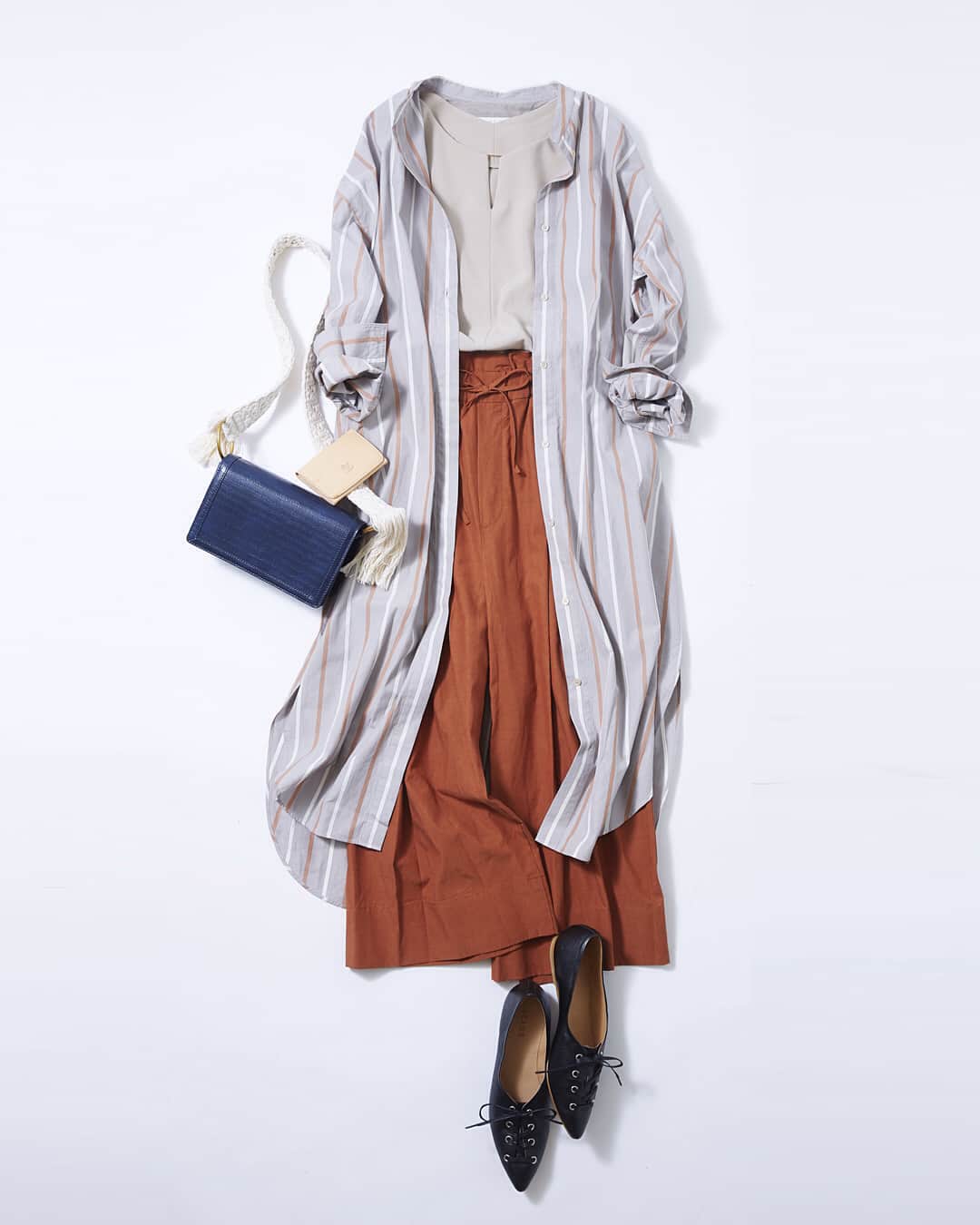 ルミネ公式のインスタグラム：「軽やか服となじませ小物で秋を感じて #ワンピース ¥18,000+TAX #トップス ¥7,000+TAX #パンツ ¥12,000+TAX #バッグ ¥8,300+TAX #シューズ ¥13,800+TAX ・ [ #LUMINEMAGAZINE ] #lumine #ルミネ #ルミネ大宮 #ジャーナルスタンダード #アーバンリサーチ #ミラオーウェン #ビームス #ootd #outfit #fashion #coordinate #コーディネート #ファッション #デイリーコーデ #コーデ #フォロー #田沼智美 http://magazine.lumine.ne.jp/?p=77651 ※商品の価格や取り扱い状況は撮影時点のもので、変更になることがあります。」