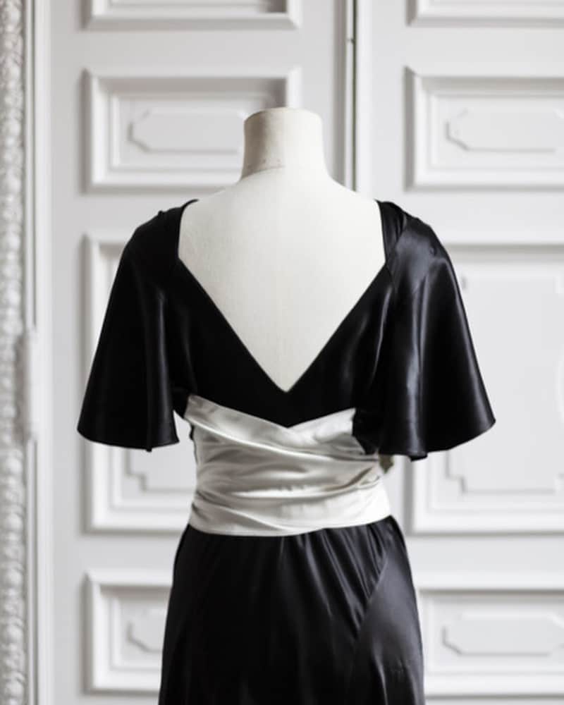 ヴィオネのインスタグラム：「Vionnet | Vionnet Paris Archives | Original Dress by Madeleine Vionnet |  #vionnet #vionnetparis #madeleinevionnet #heritage #handmade #tradition #dedication #vionnetarchives #instastyle #instafashion」