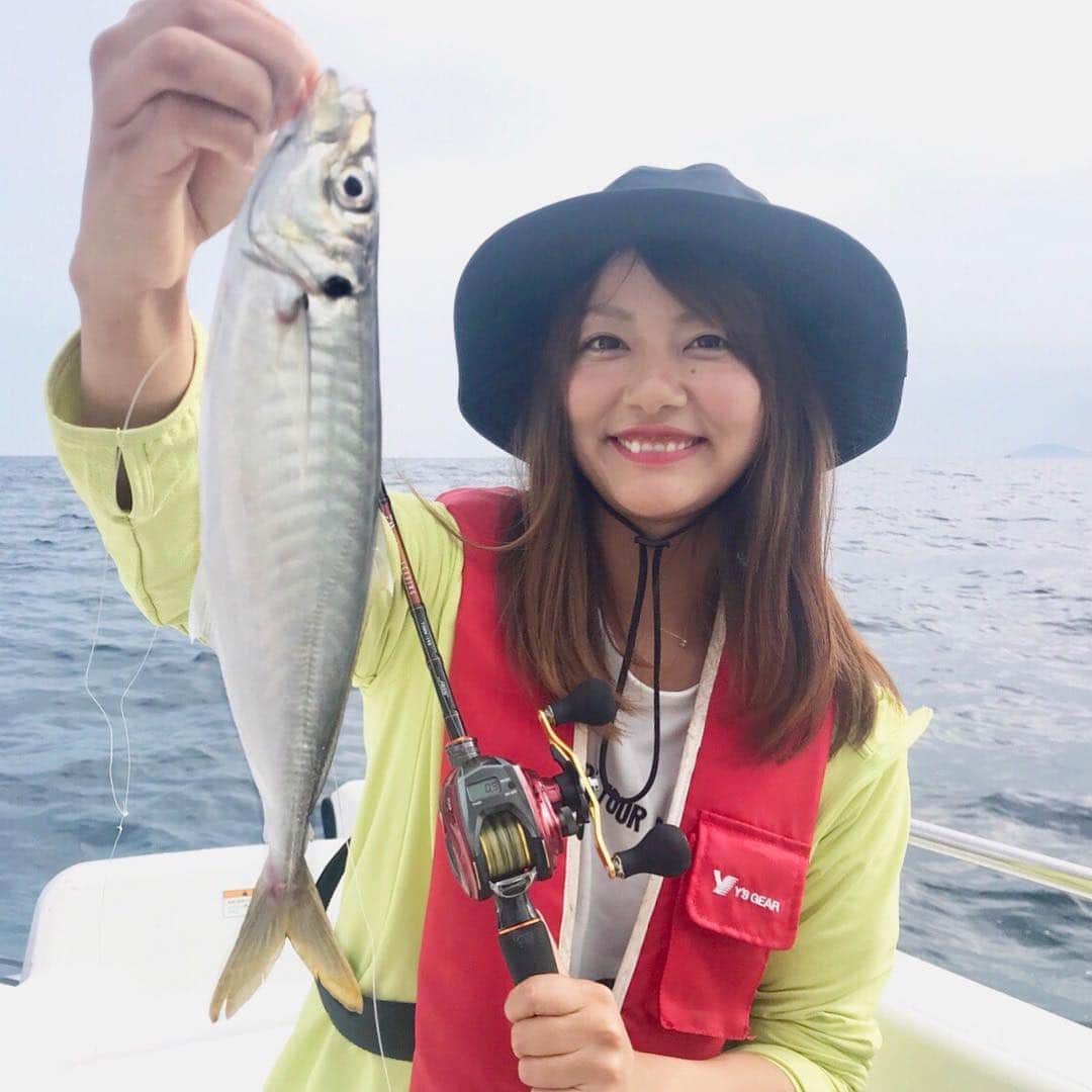 のインスタグラム：「玄海灘でアジの良型連発✨✨ . #ヤマハマリン #シースタイル  #レンタルボート #福岡 #玄海マリーナ #玄海灘 #ボート #ボートフィッシング #クルージング #fishing #boat #boatfishing #釣り #アジ #アジ釣り #サビキ釣り #daiwa #晴山由梨」
