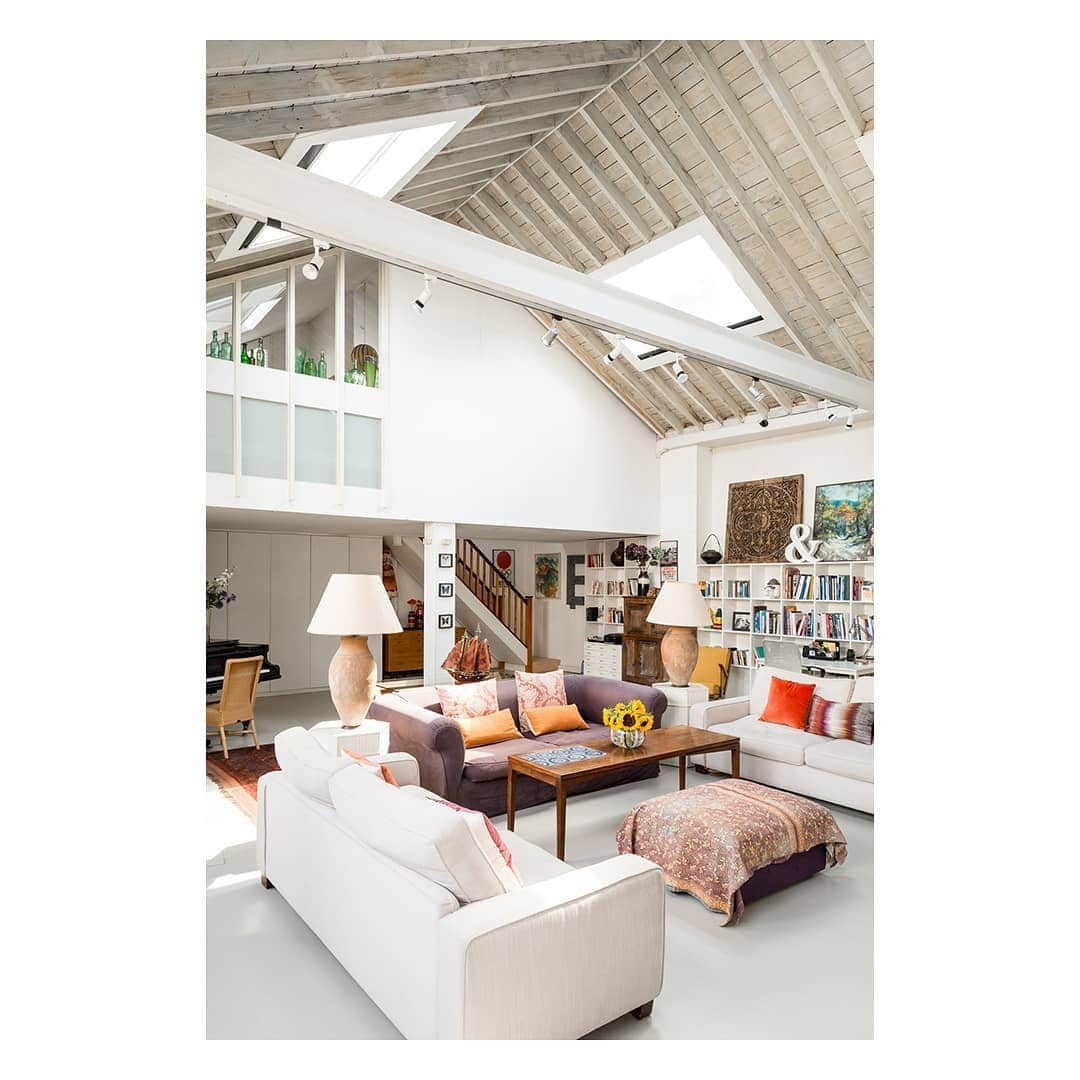 The Modern Houseさんのインスタグラム写真 - (The Modern HouseInstagram)「Greenside Road: a former garage in west London, converted and extended into a versatile, light-filled house. Link in our profile to see the sales particulars.」9月7日 17時05分 - themodernhouse