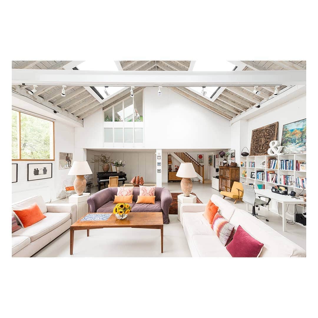 The Modern Houseさんのインスタグラム写真 - (The Modern HouseInstagram)「Greenside Road: a former garage in west London, converted and extended into a versatile, light-filled house. Link in our profile to see the sales particulars.」9月7日 17時05分 - themodernhouse