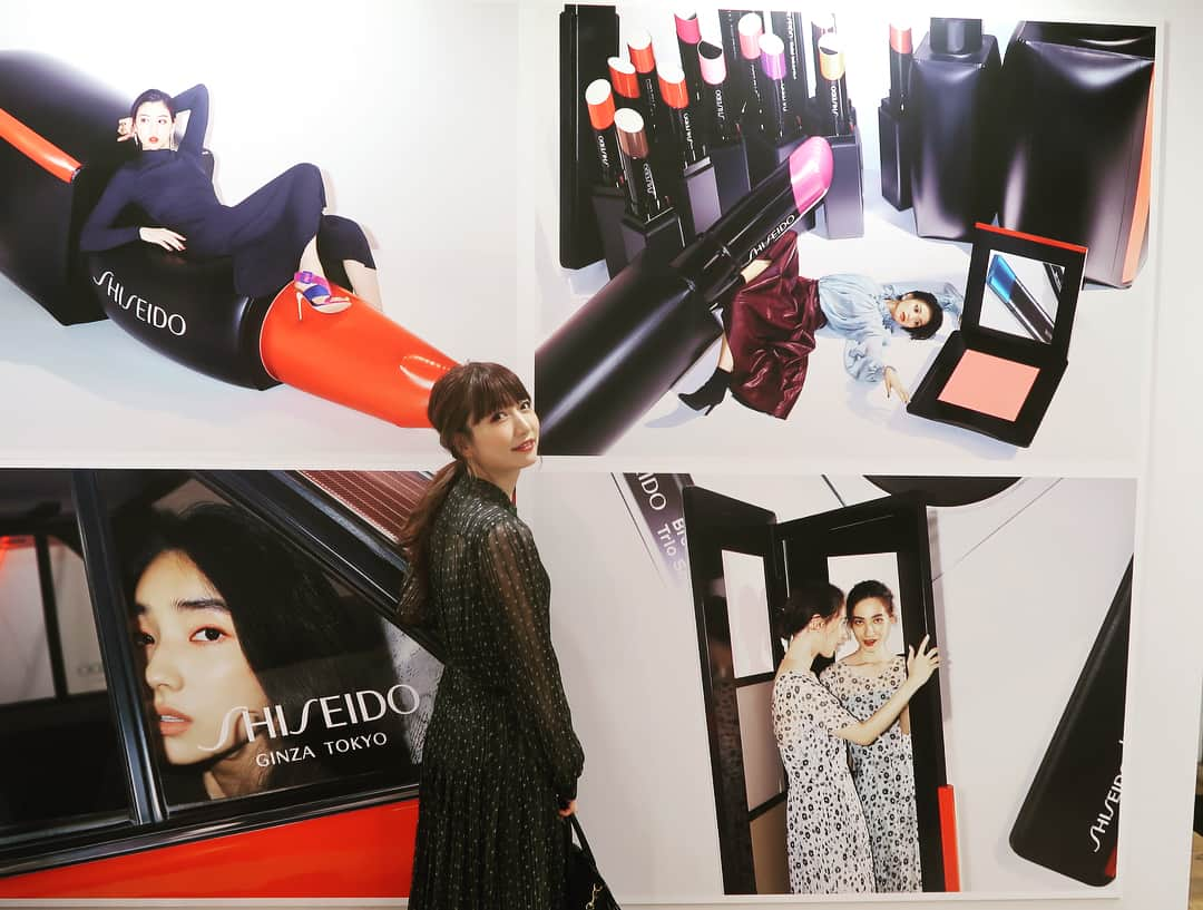 桃さんのインスタグラム写真 - (桃Instagram)「SHISEIDOのPOP UP"be an ARTIST MUSEUM"に行ってきたよ💄なんと124品種のコスメ・6種の用具が新発売👏🏻すごー！！沢山試させて頂きました！！ ①枚目:新コスメで作って頂いた顔。 ②AMIAYAちゃん、可愛い！リップも良い色！！これ、見た目より断然水々しくて塗り心地良くてびっくりする！ ③AZUKI REDのカジャルインクアーティストを。目元に深み出るー！ ④それをプレシジョンアイブラシでぼかす。 ⑤アイシャドウも輝きがすごい。 ⑥ホイップパウダーブラッシュのふっかふかなこと。肌にのせたらパウダーに変身するの！ ⑦チークも、フェイスドュオの両サイドを使うとかなり良い感じに。  と、言うわけで、とっても楽しかったのです☺️ POP UPは9月8日、9日の二日間限定開催らしいから、ぜひ行って見てね❤️ #メイク #makeup #cosmetics #SHISEIDO #shiseidomakeup#shiseidoginzatokyo#BeautyReimaginedTokyo」9月7日 18時01分 - momo.official