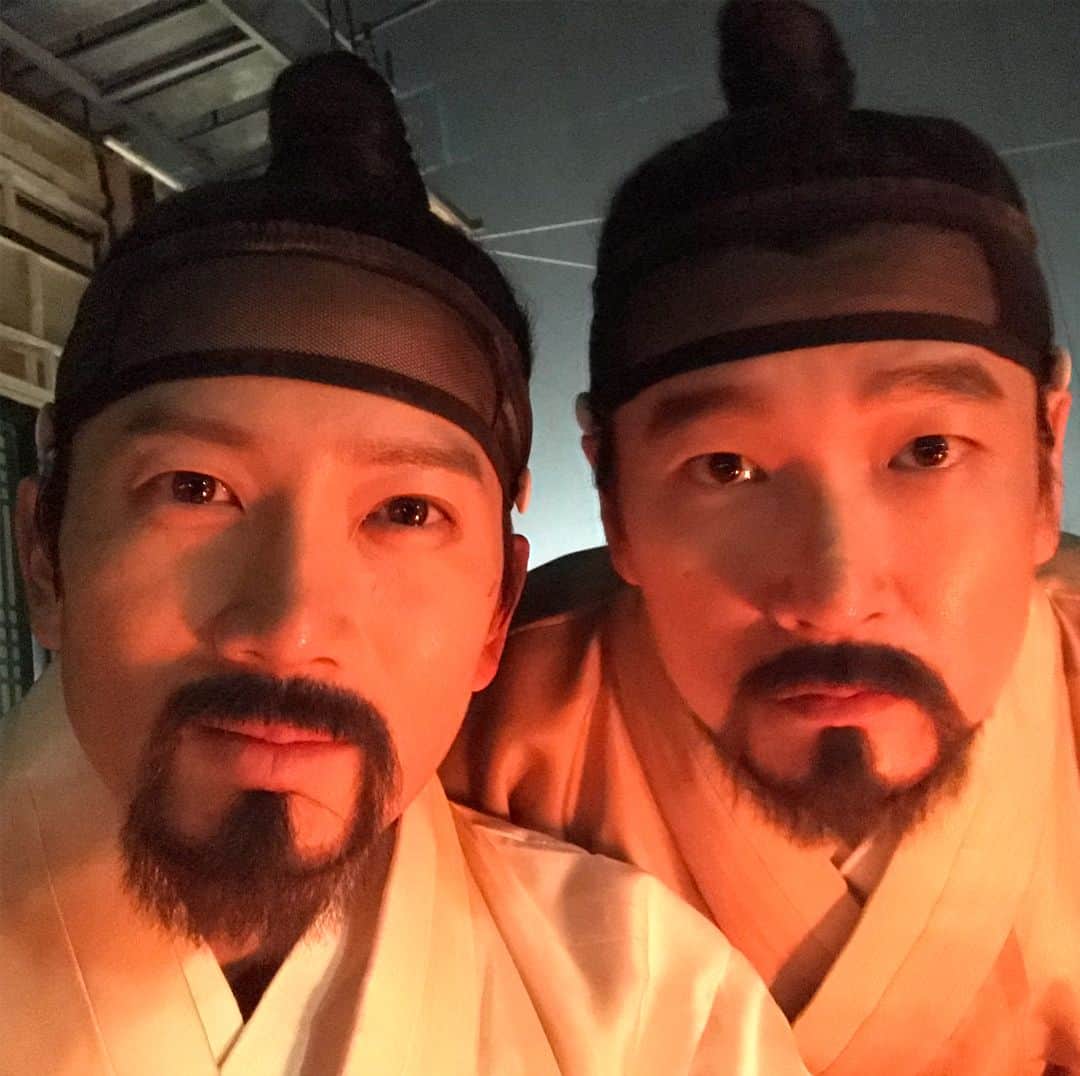 チソンさんのインスタグラム写真 - (チソンInstagram)「#명당 #조승우 #지성 누가 누구일까요?? ^^」9月7日 20時36分 - justin_jisung