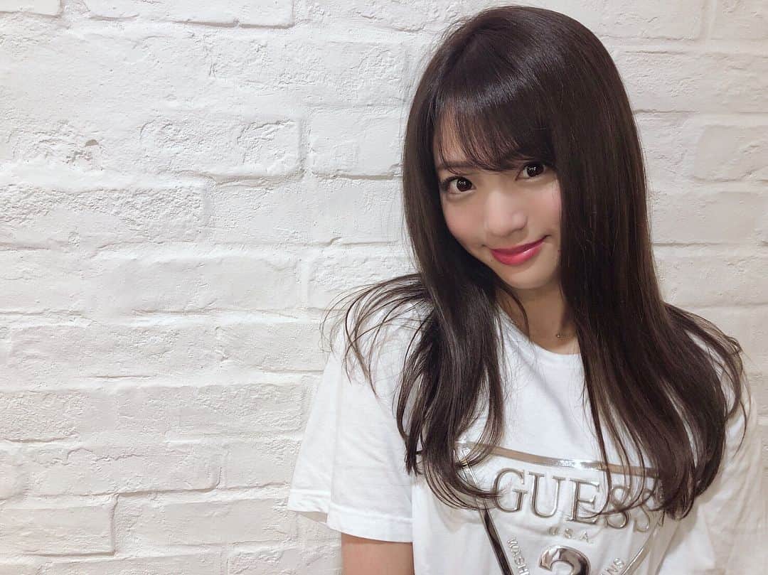 志田友美（ゆうみん）のインスタグラム：「全てが完璧な美容院🤫✨ ほんと全部望み通りにしてくれる！ 今回は細くハイライト入れてアッシュに🌬  特にシャンプーの時間が大好き🤣炭酸泉(2枚目)がめちゃくちゃ気持ちいいの🤔  技術高い方ばかりだから安心して行けるよう✂︎❤️ 私を担当してくれている @abbey_daichi0722 さん✨ いつもありがとうです💓  #hair #newhair #ash #abbey2 #omotesando #salon #instagood #japanesegirl #instadaily」